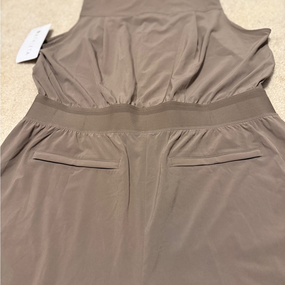 Athleta Brooklyn Utility Romper Taupe Travel Lightweight Size 14 Sleeveless Zip - Picture 8 of 8